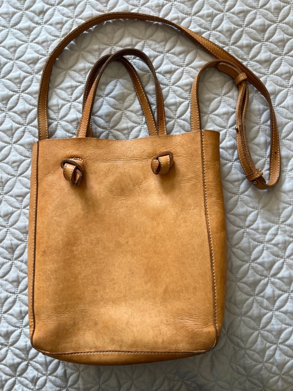 Nisolo Simone shopper bag with crossbody strap in natural leather